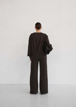 Lade das Bild in den Galerie-Viewer, CLUB L&#39;AVENIR Sweatpants Shela&#39;CL Fudge
