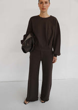 Lade das Bild in den Galerie-Viewer, CLUB L&#39;AVENIR Sweatpants Shela&#39;CL Fudge
