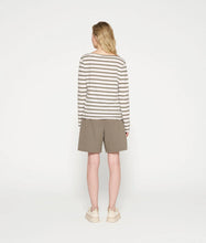 Lade das Bild in den Galerie-Viewer, 10 DAYS AMSTERDAM Long Sleeve Tee Stripes ecru/sage
