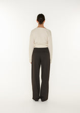 Lade das Bild in den Galerie-Viewer, CLUB L&#39; AVENIR Wickelcardigan Jua&#39;CL Off White
