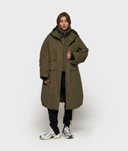 Lade das Bild in den Galerie-Viewer, 10DAYS AMSTERDAM The Royal Parka Dark Olive
