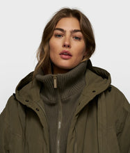 Lade das Bild in den Galerie-Viewer, 10DAYS AMSTERDAM The Royal Parka Dark Olive
