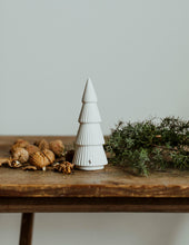 Lade das Bild in den Galerie-Viewer, STOREFACTORY Grandsund small - Christmas Tree
