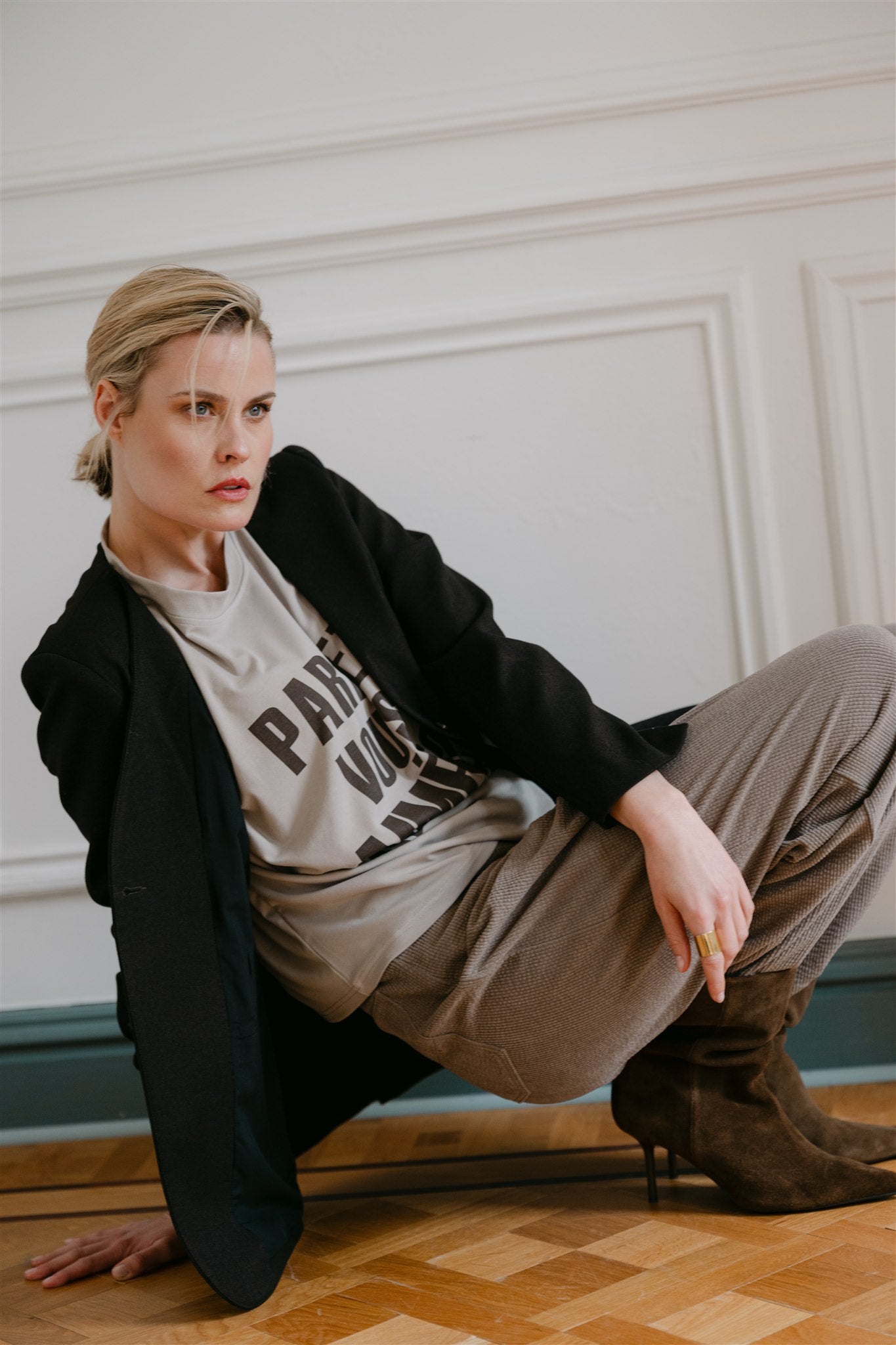 AIMEE THE LABEL ElaraW6 Shirt Taupe Brown Letters
