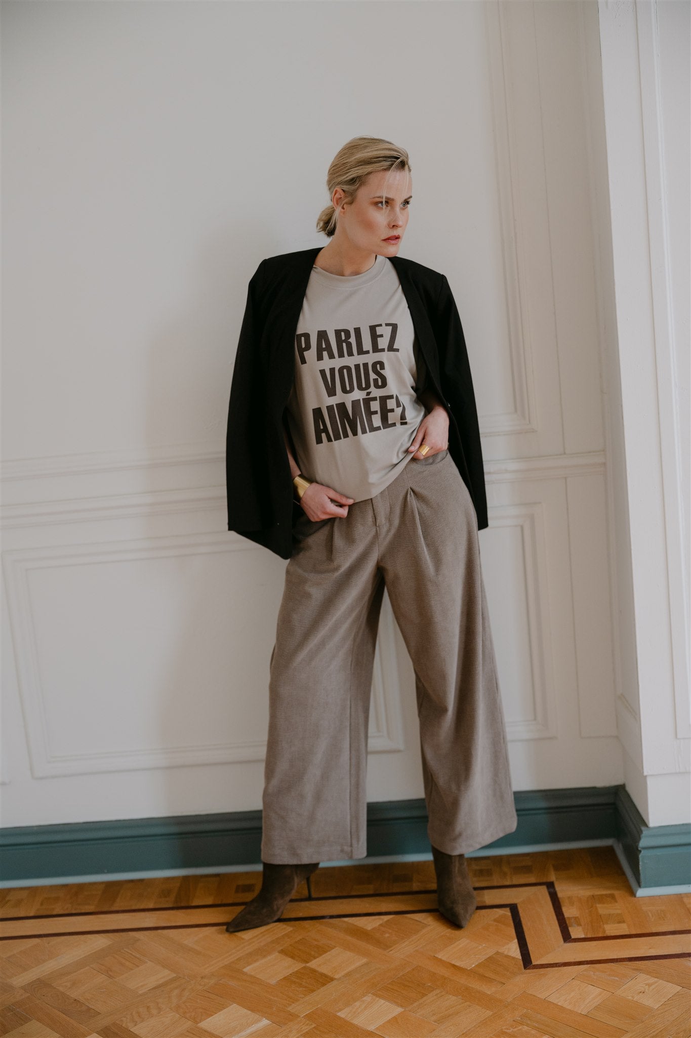 AIMEE THE LABEL ElaraW6 Shirt Taupe Brown Letters