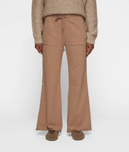 Lade das Bild in den Galerie-Viewer, 10 DAYS AMSTERDAM Flared Jogger Fudge
