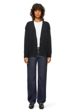 Lade das Bild in den Galerie-Viewer, DRYKORN Strickcardigan Jaydeni Black
