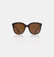 Lade das Bild in den Galerie-Viewer, A.KJAERBEDE Sonnenbrille Billy Demi Tortoise
