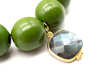 Lade das Bild in den Galerie-Viewer, SCHMÜCKSTÜCK Mala Single Armband Olive
