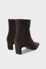 Lade das Bild in den Galerie-Viewer, COPENHAGEN STUDIOS CPH296 Stiefelette Suede Chocolate

