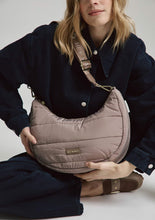 Lade das Bild in den Galerie-Viewer, HEY MARLY Tasche Lifetime Buddy Mocha M
