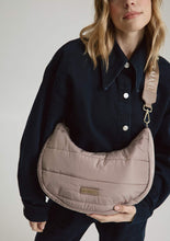 Lade das Bild in den Galerie-Viewer, HEY MARLY Tasche Lifetime Buddy Mocha M
