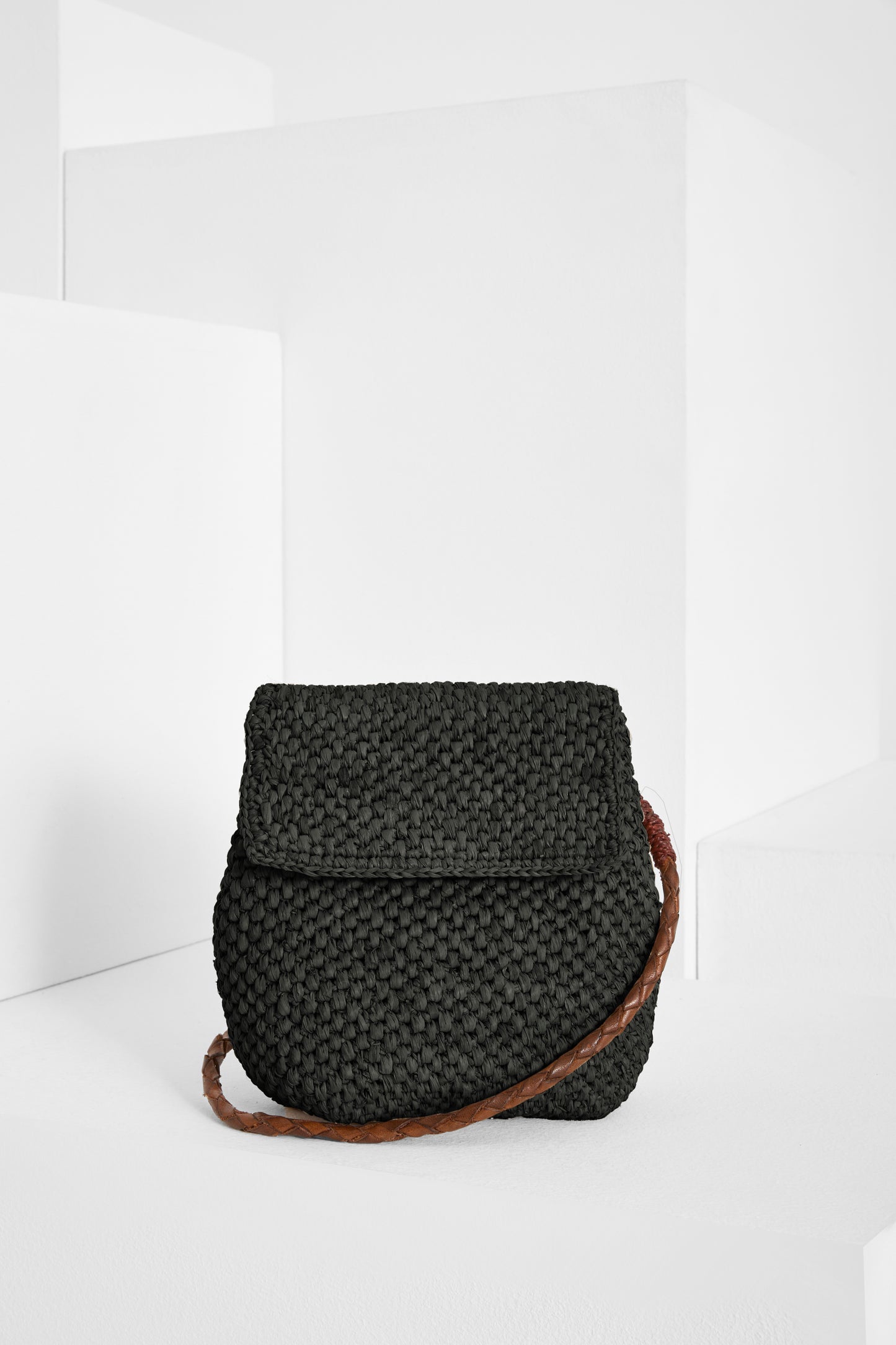 IBELIV Minitasche Zaz aus Raffia - Black
