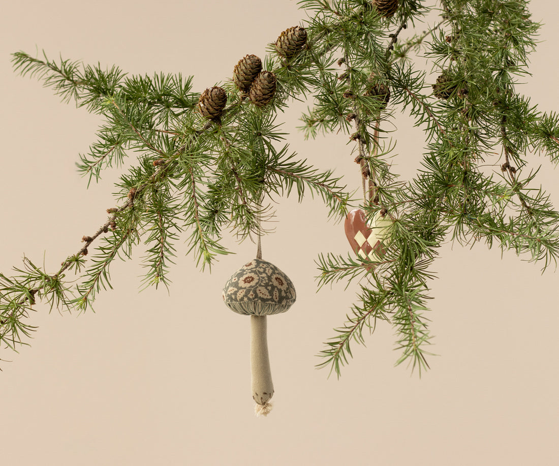 MAILEG Pilz Ornament Winterblume grün
