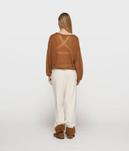 Lade das Bild in den Galerie-Viewer, 10DAYS AMSTERDAM The Thin Sweater Suede - Feinstrickpullover
