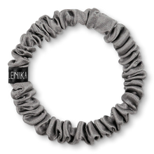 Lade das Bild in den Galerie-Viewer, LENIKA Brunchie aus Seide - Cool Grey
