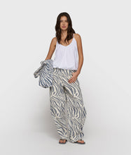 Lade das Bild in den Galerie-Viewer, 10 DAYS AMSTERDAM Top Gathered Neck White
