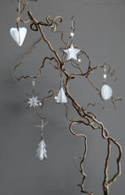 Lade das Bild in den Galerie-Viewer, GOOD OLD FRIENDS Winter Transparent Ornament Tanne
