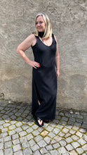 Lade das Bild in den Galerie-Viewer, AIMEE THE LABEL Dress FennekeA Black
