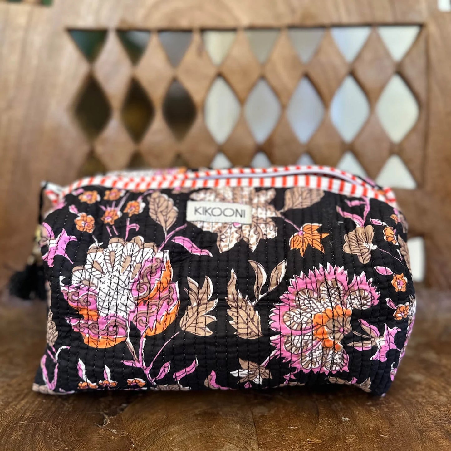 KIKOONI Handgemachte Kosmetiktasche "Black Flower"