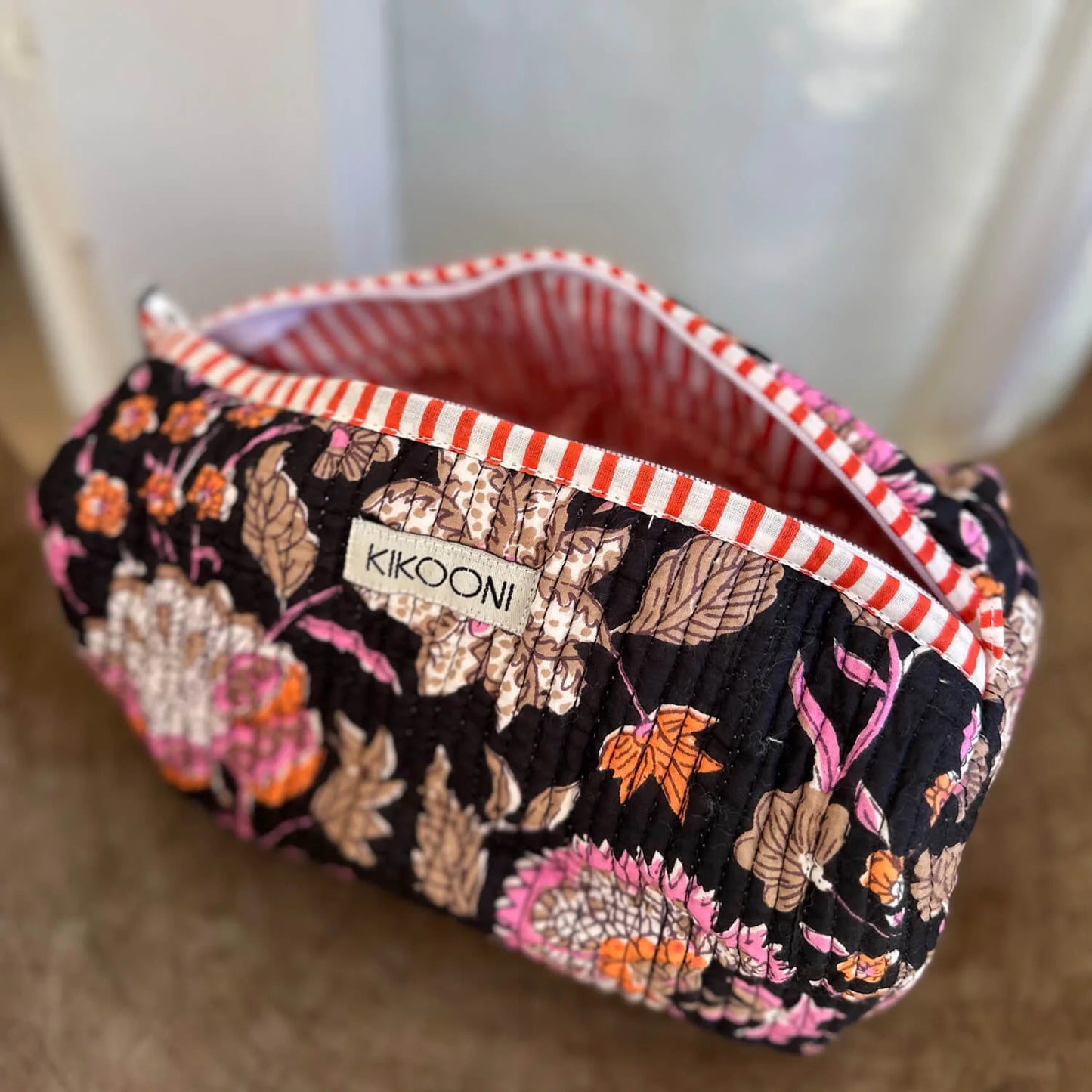 KIKOONI Handgemachte Kosmetiktasche "Black Flower"