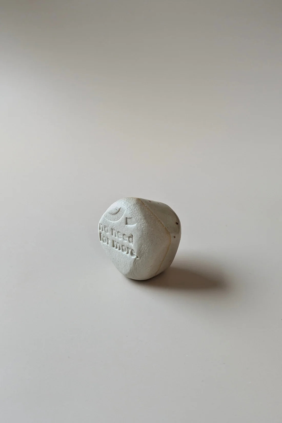 Noneedformore Handgefertigter Keramik Räucherstäbchenständer Pebbles Gray