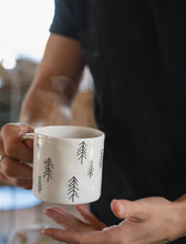Lade das Bild in den Galerie-Viewer, FINE LITTLE DAY Tasse Tall mit Tannenmotiv
