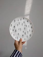 Lade das Bild in den Galerie-Viewer, FINE LITTLE DAY Teller Tall mit Tannenmotiv
