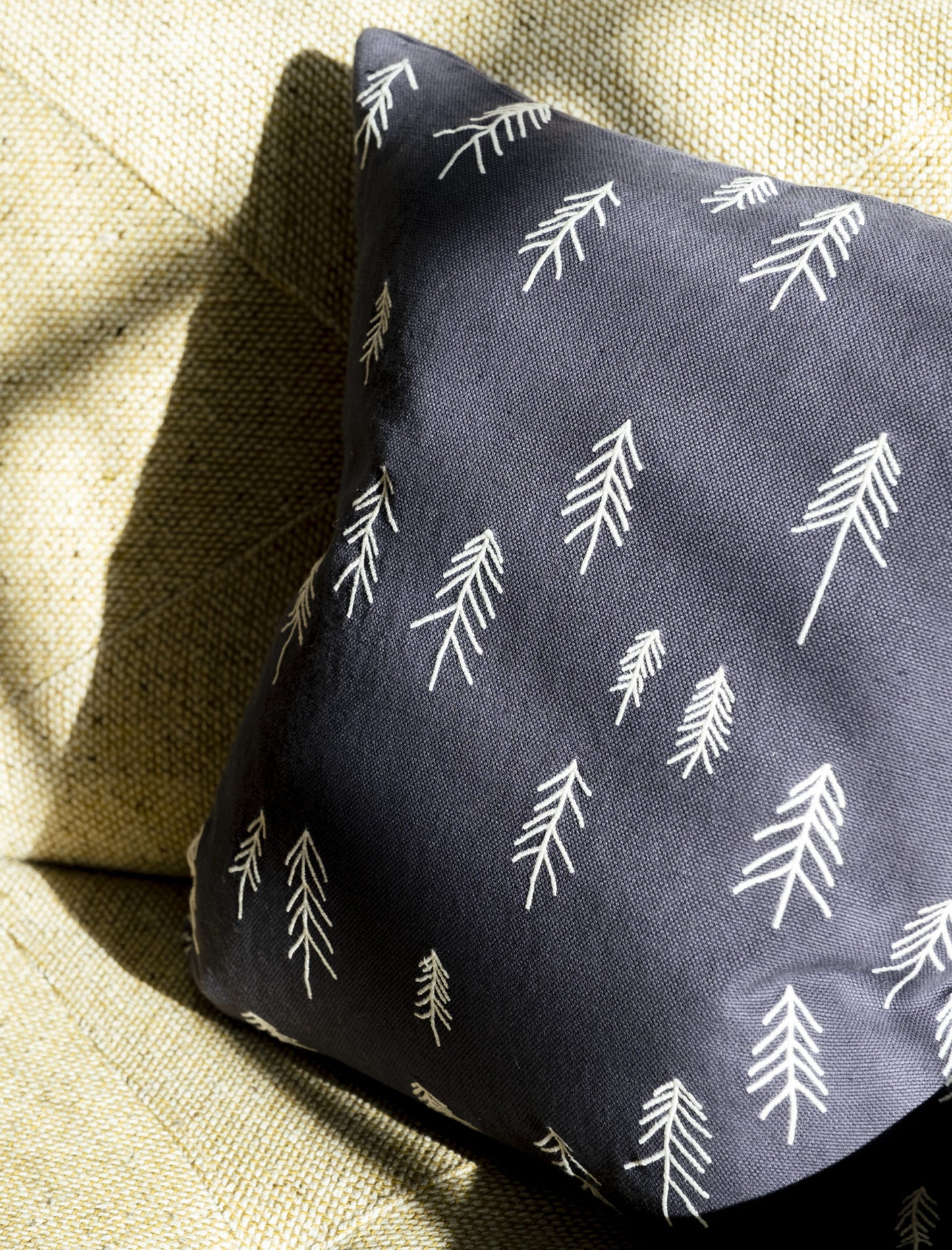 FINE LITTLE DAY Kissenbezug Tall mit Tannenmotiv Anthrazit Blue