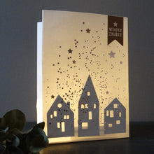 Lade das Bild in den Galerie-Viewer, GOOD OLD FRIENDS Winter Schattenlichttüte Häuser
