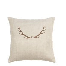 Lade das Bild in den Galerie-Viewer, BASTIONCOLLECTIONS Kissenhülle Natural Deer
