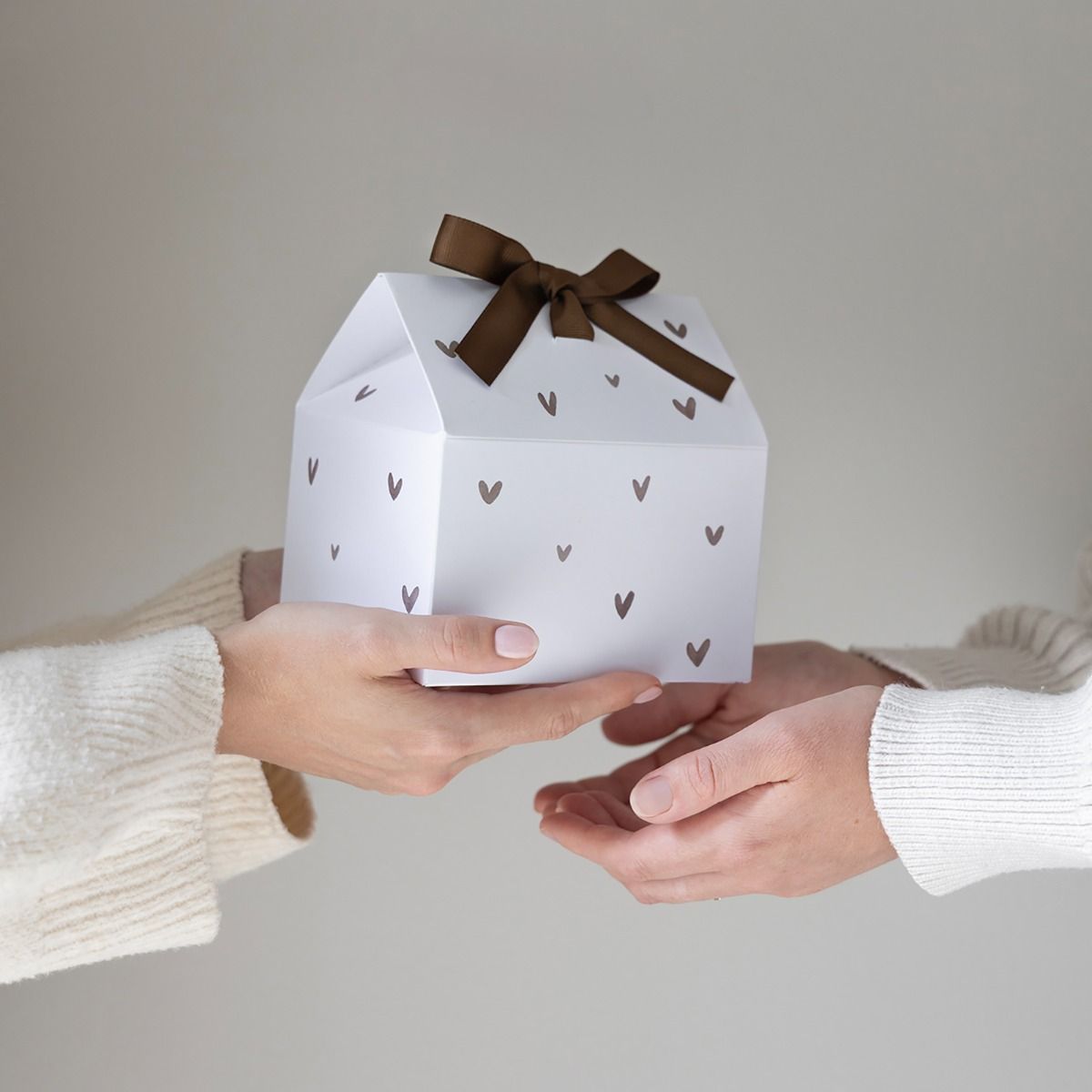 BASTION COLLECTIONS Geschenkbox Hearts Brown