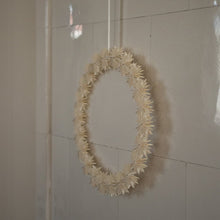 Lade das Bild in den Galerie-Viewer, DBKD Paper Flake Wreath
