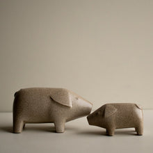 Lade das Bild in den Galerie-Viewer, DBKD Swedish Pig in 2 Größen beige
