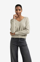 Lade das Bild in den Galerie-Viewer, YAYA Pullover mit Knopfdetail
