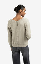 Lade das Bild in den Galerie-Viewer, YAYA Pullover mit Knopfdetail
