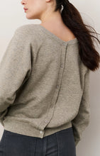 Lade das Bild in den Galerie-Viewer, YAYA Pullover mit Knopfdetail
