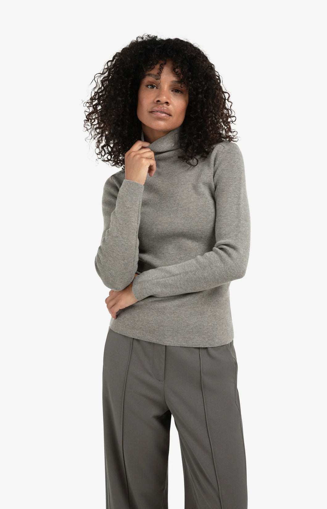 YAYA Geripptes Oberteil mit Rollkragen Taupe
