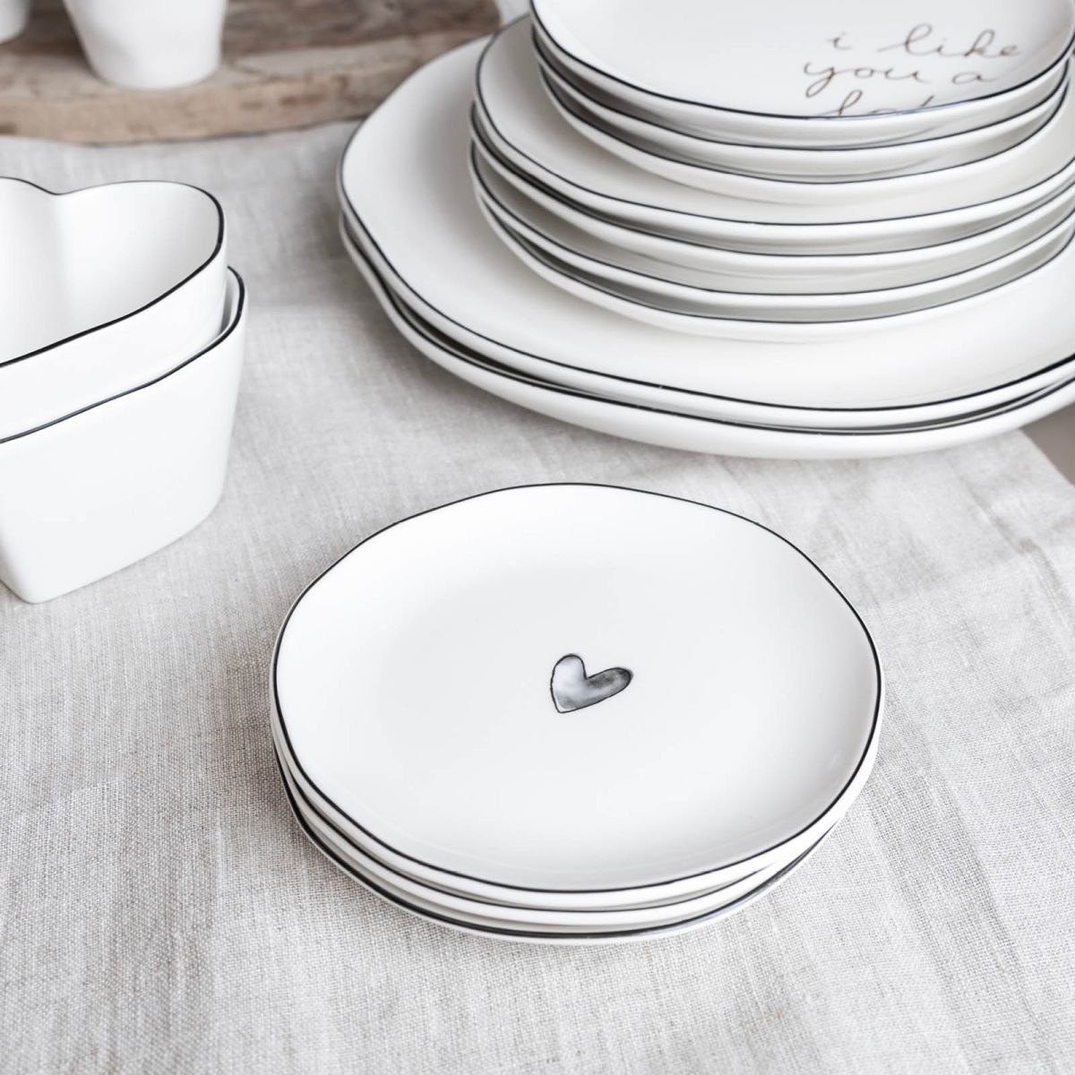 BASTION COLLECTIONS Beiteller Heart Black