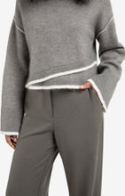 Lade das Bild in den Galerie-Viewer, YAYA Strickpullover mit Linien Taupe
