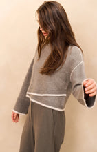 Lade das Bild in den Galerie-Viewer, YAYA Strickpullover mit Linien Taupe
