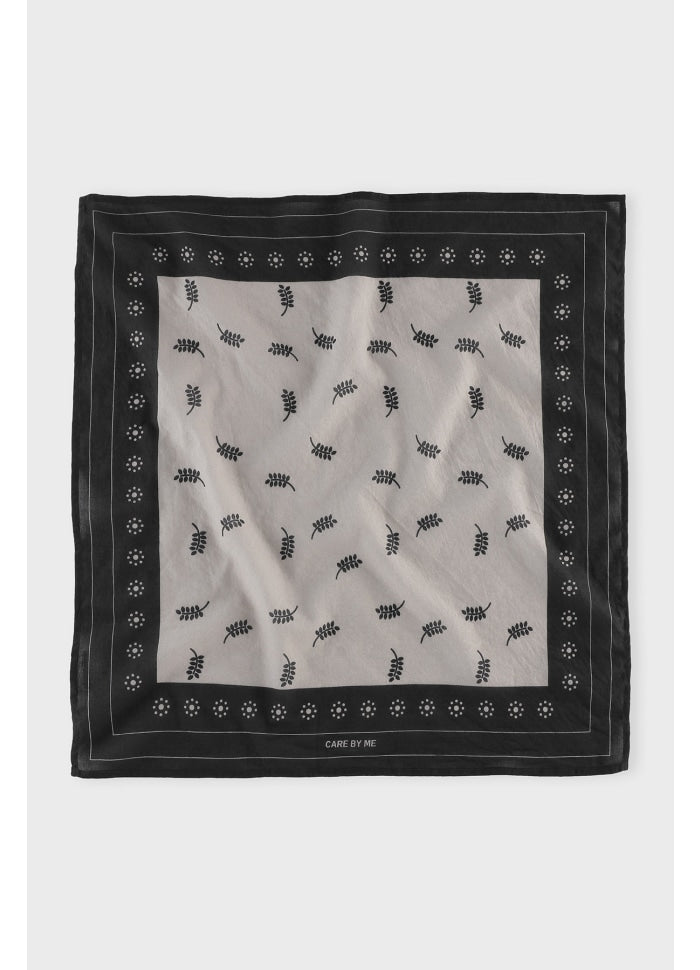 CARE BY ME Wheat Scarf - Voile Schal Sand/ Black Print