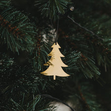 Lade das Bild in den Galerie-Viewer, EULENSCHNITT Anhänger Tanne 6er Set Gold
