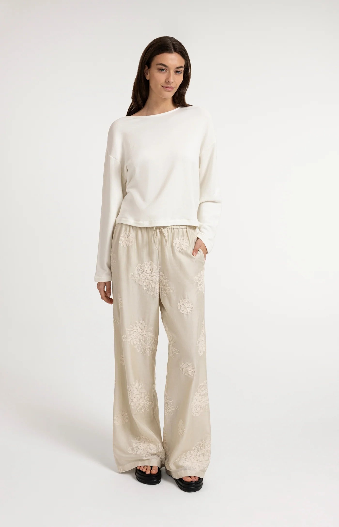 YAYA Pullover mit V-Ausschnitt und Knoten Milk Beige