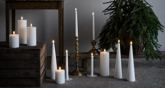 UYUNI Kegelkerze in 2 Größen Nordic White