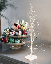 Lade das Bild in den Galerie-Viewer, HOUSE DOCTOR Weihnachtsbaum Glow Weiß aus Draht
