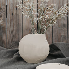 Lade das Bild in den Galerie-Viewer, STOREFACTORY Lerbäck Vase beige
