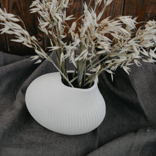 Lade das Bild in den Galerie-Viewer, STOREFACTORY Lerbäck Vase beige
