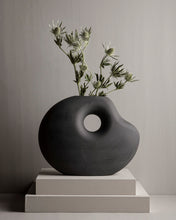 Lade das Bild in den Galerie-Viewer, STOREFACTORY Lunden Vase Dark Grey
