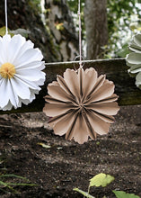 Lade das Bild in den Galerie-Viewer, STOREFACTORY Blomholmen Blume beige
